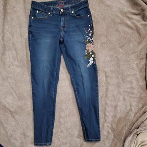 Jennifer Lopez Skinny Jeans size 4 Stretchy waist